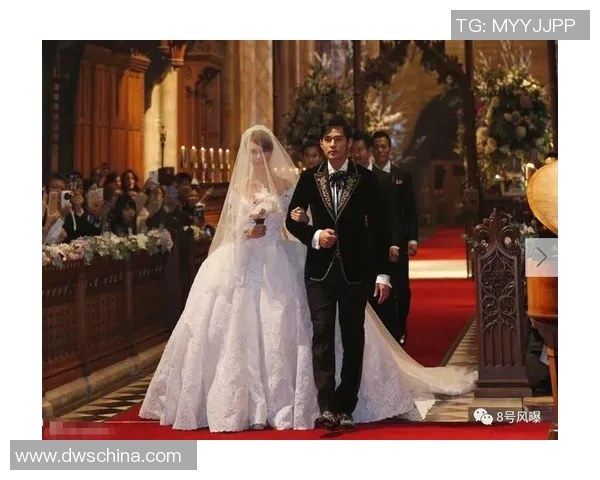 足球场上的公主与她心中的明星梦