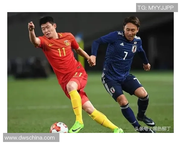 足球明星们在比赛中展现射门霸气瞬间的精彩图片合集