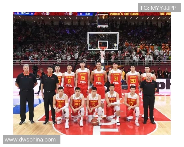 广州篮球队在世界杯预选赛积分榜上以55分稳居第一名展现强大实力
